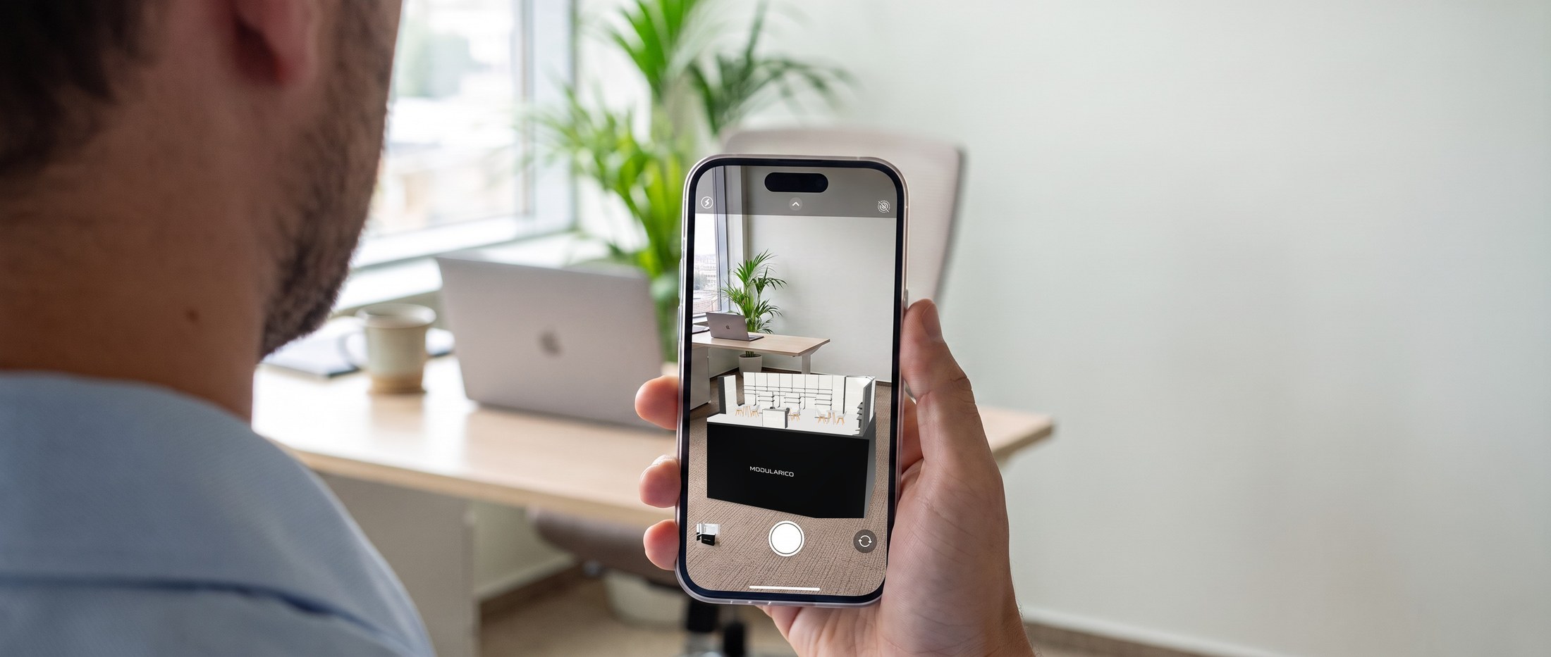 Makieta tego stoiska widziana przez telefon w biurze