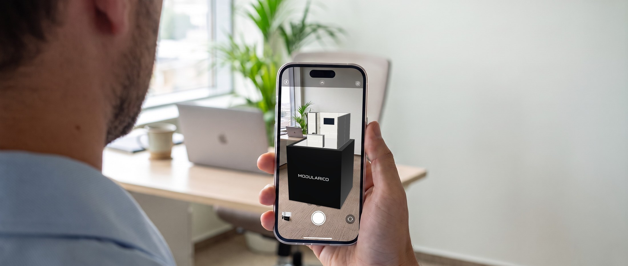 Makieta tego stoiska widziana przez telefon w biurze