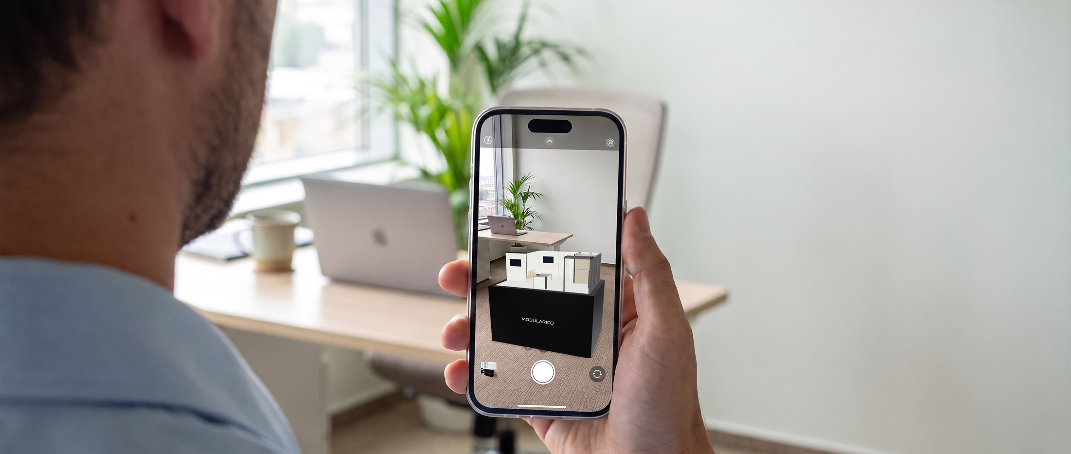Makieta tego stoiska widziana przez telefon w biurze