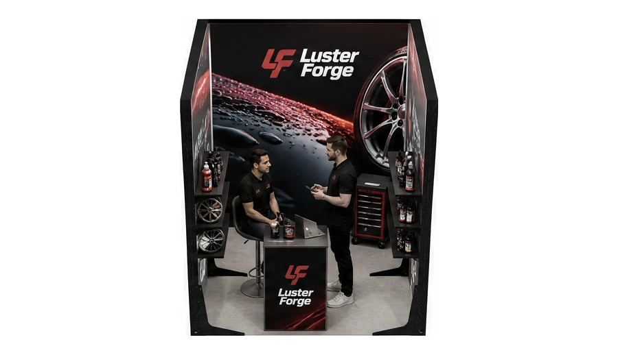 Stoisko 2 × 2 m szeregowe dla branży tuning i detailing, przykładowa marka Luster Forge