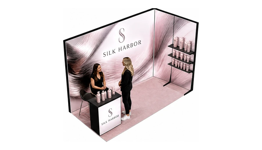 Stoisko 4 × 2 m narożne prawe dla branży fryzjerstwo i salony beauty, przykładowa marka Silk Harbor