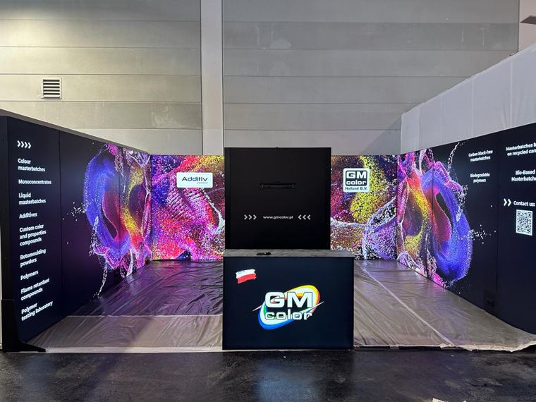 Ściany GM Color z barwną grafiką, montaż próbny w hali