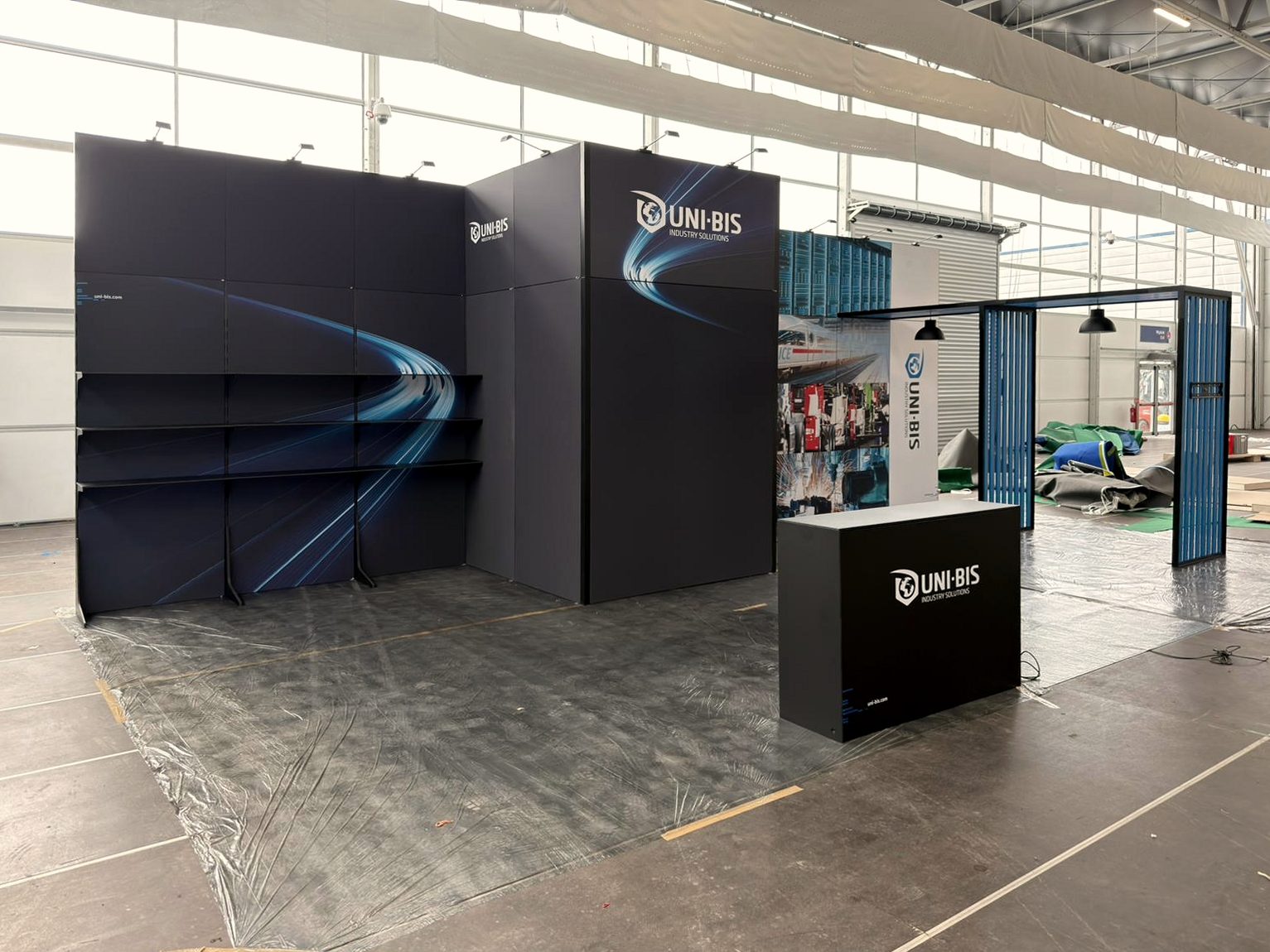 Stoisko złożone w całości przed transportem